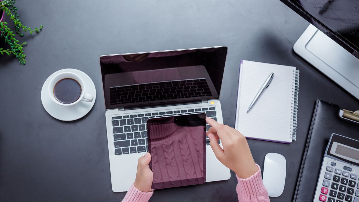 Faceless Blogging: The Ultimate Guide to Building an Online Income Without Showing Your Face