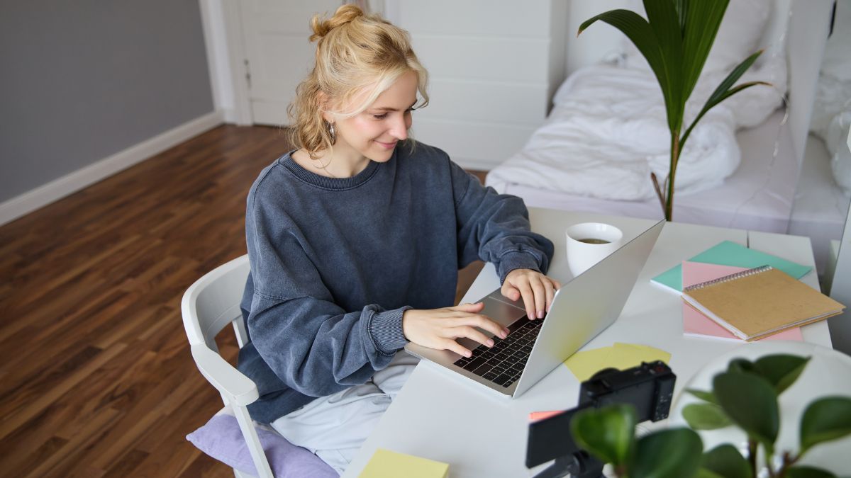 Professional Blogging: The Complete Guide to Building a Successful Blogging Career