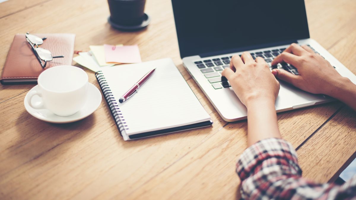 Faceless Blogging: The Complete Guide to Building an Online Income Without Showing Your Face